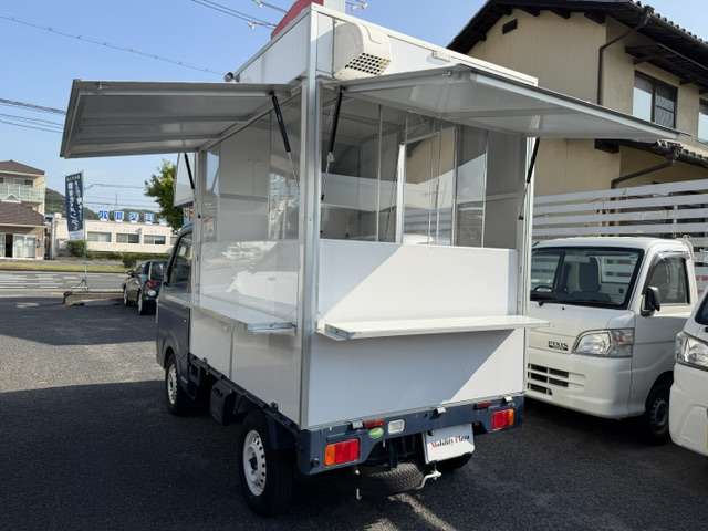 Nissan NT100 Clipper 6