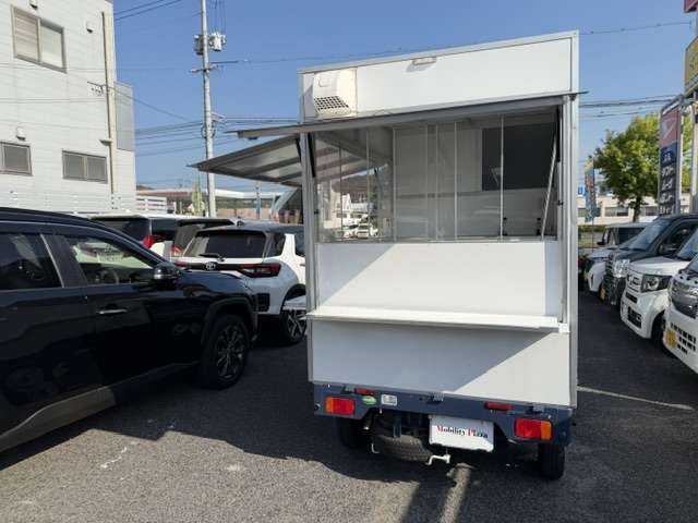 Nissan NT100 Clipper 7
