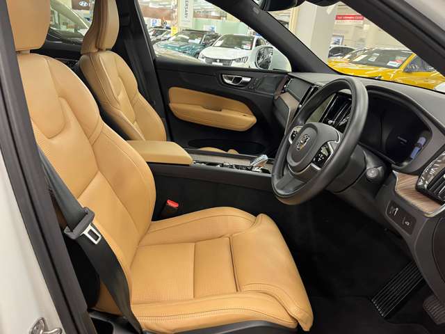 Volvo XC60 8