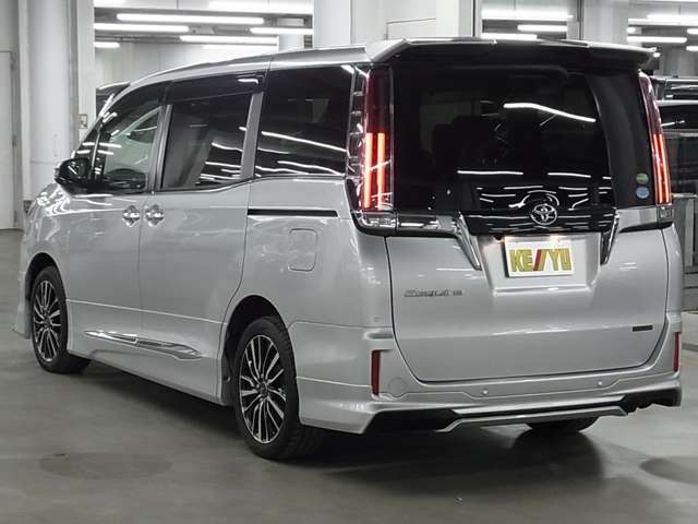 Toyota Esquire 11