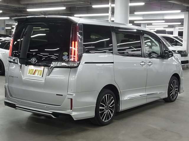 Toyota Esquire 6