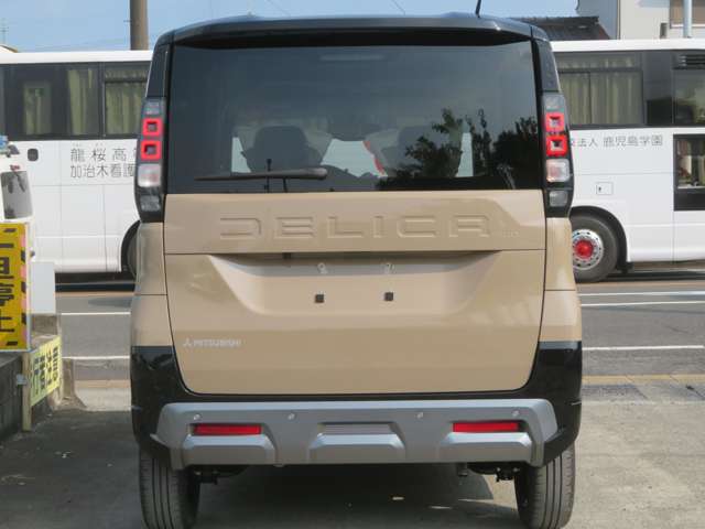 Mitsubishi Delica Mini 6