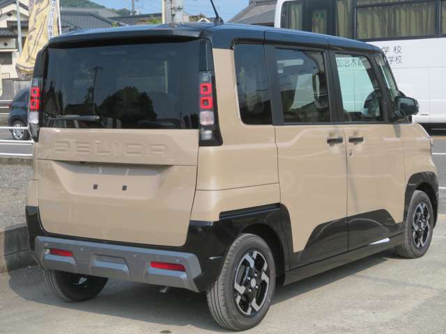 Mitsubishi Delica Mini 7