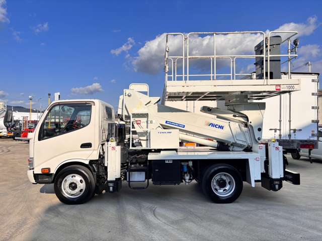 Hino Dutro 4