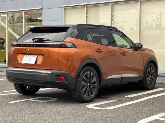 Peugeot SUV e-2008 11