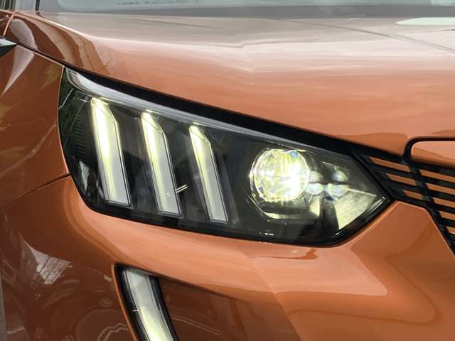 Peugeot SUV e-2008 12