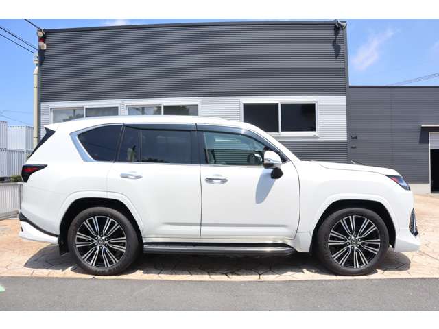 Lexus LX 4