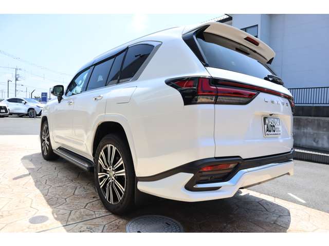 Lexus LX 5