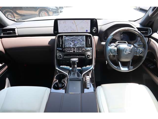 Lexus LX 8