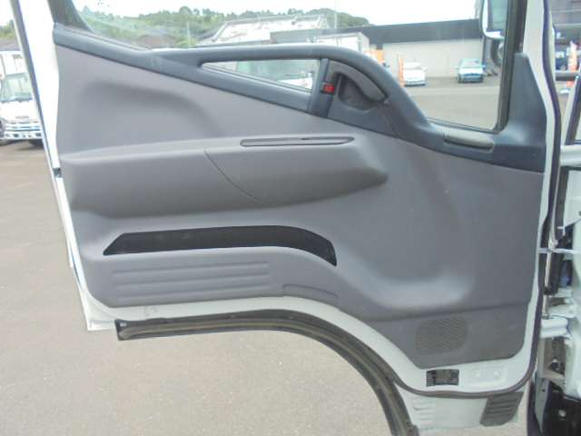Mitsubishi Fuso Canter 4