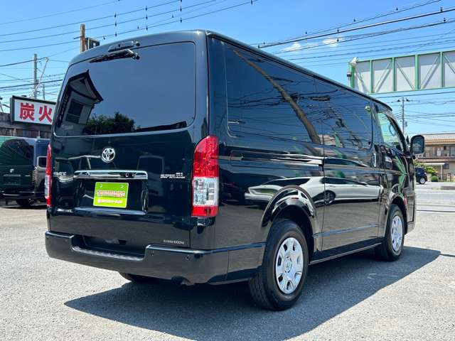 Toyota Hiace Van 5