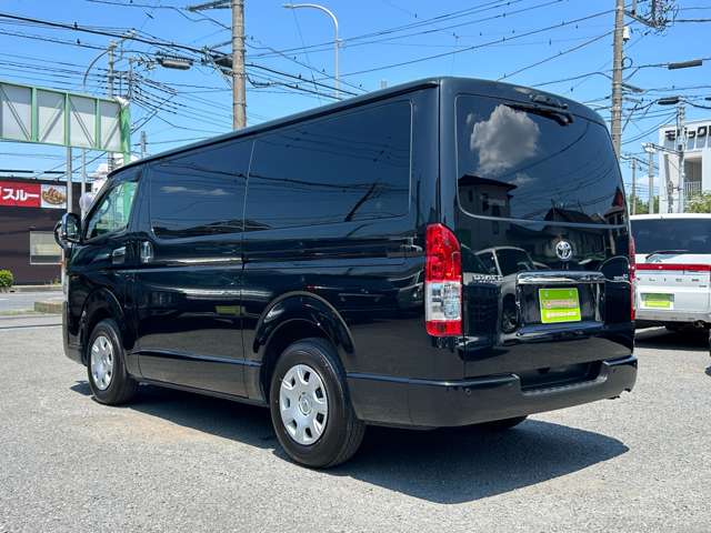 Toyota Hiace Van 7