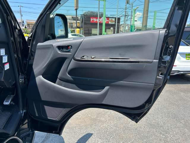 Toyota Hiace Van 9