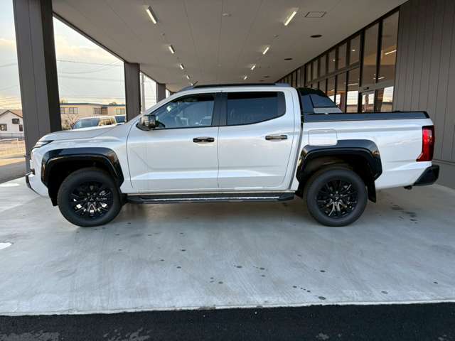 Mitsubishi Triton 11