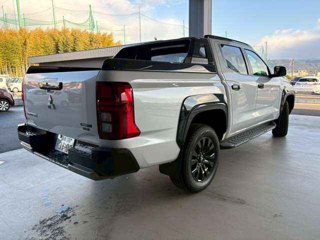 Mitsubishi Triton 8