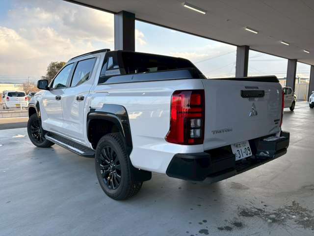 Mitsubishi Triton 9