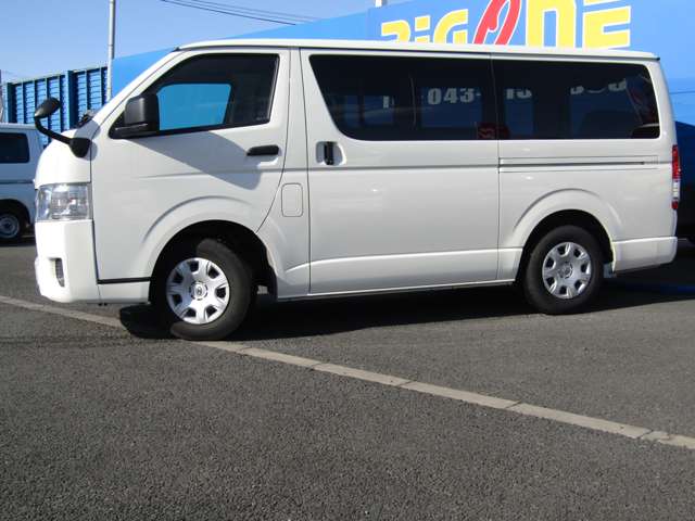Toyota Hiace Van 7