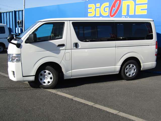 Toyota Hiace Van 8