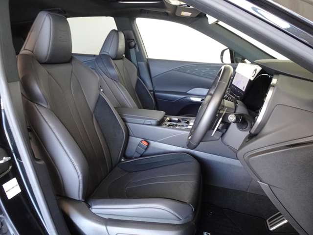 Lexus RX 9
