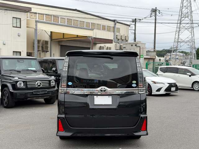 Toyota Voxy 5
