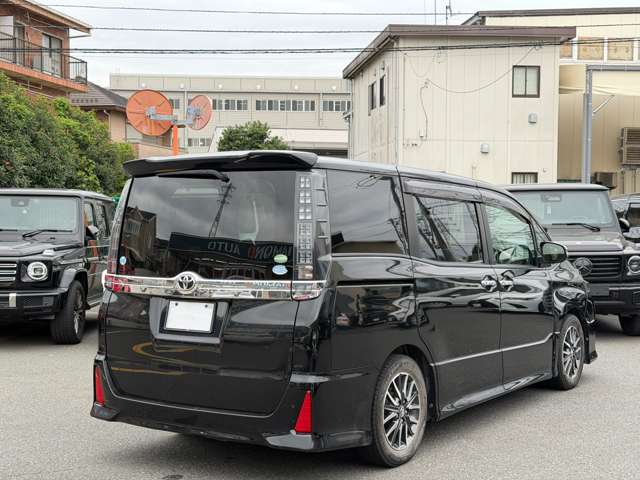 Toyota Voxy 6