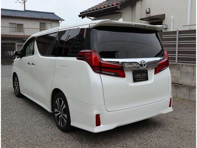 Toyota Alphard 4