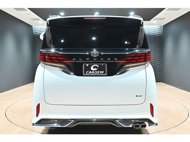 Toyota Alphard 4