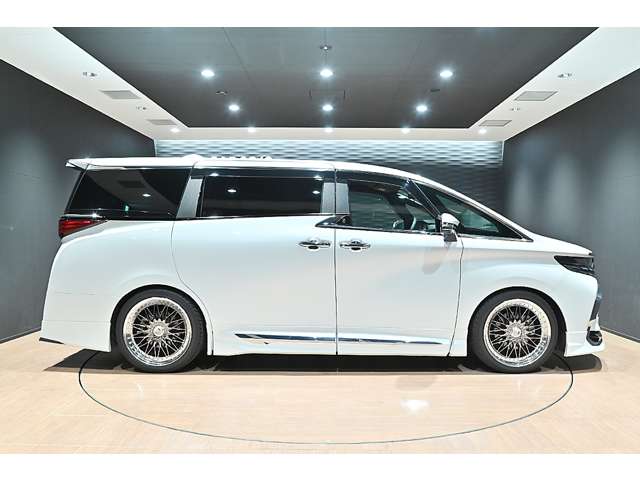 Toyota Alphard 6