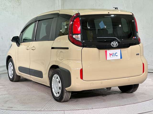 Toyota Sienta 7