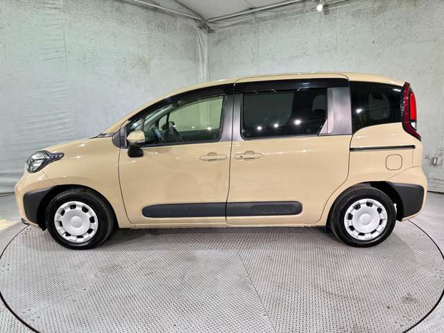 Toyota Sienta 8