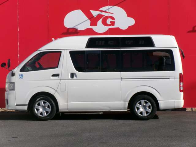 Toyota Hiace Van 4