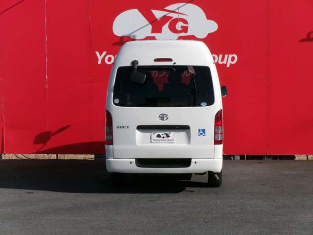 Toyota Hiace Van 6