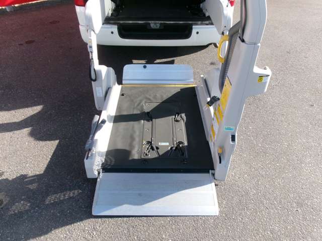 Toyota Hiace Van 7