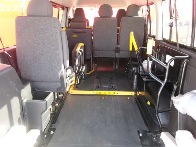 Toyota Hiace Van 8