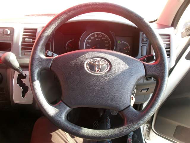 Toyota Hiace Van 10