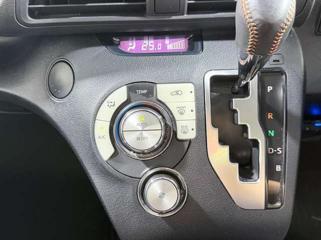 Toyota Sienta 10