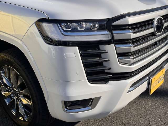 Toyota Land Cruiser 300 11