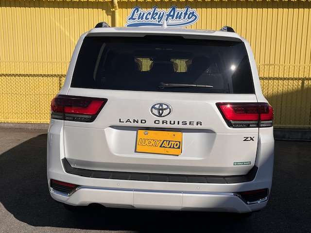 Toyota Land Cruiser 300 5