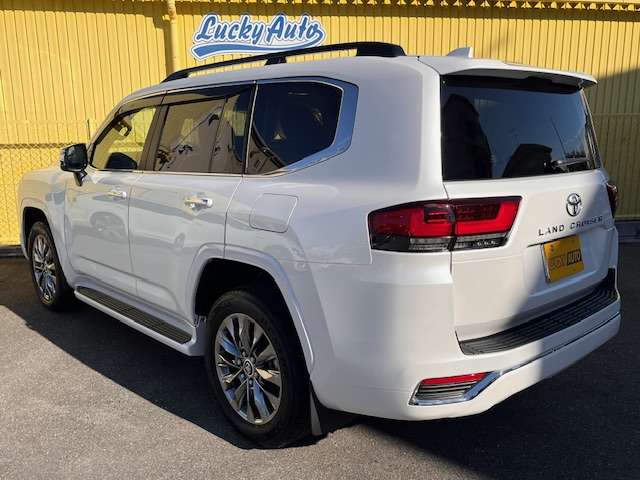 Toyota Land Cruiser 300 6