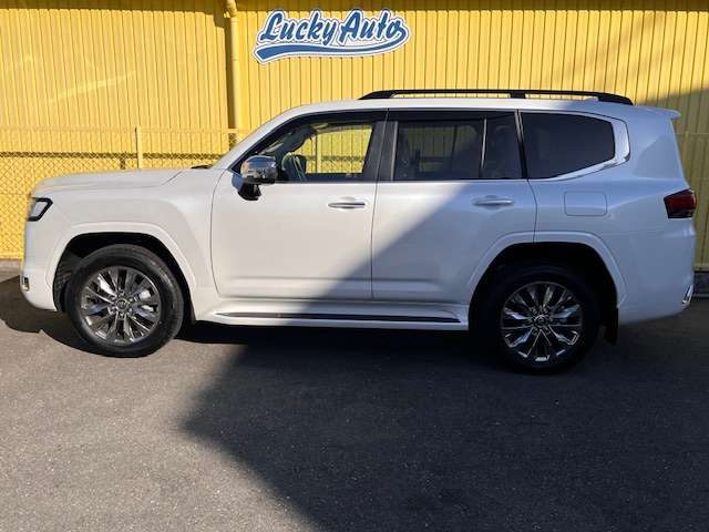 Toyota Land Cruiser 300 7