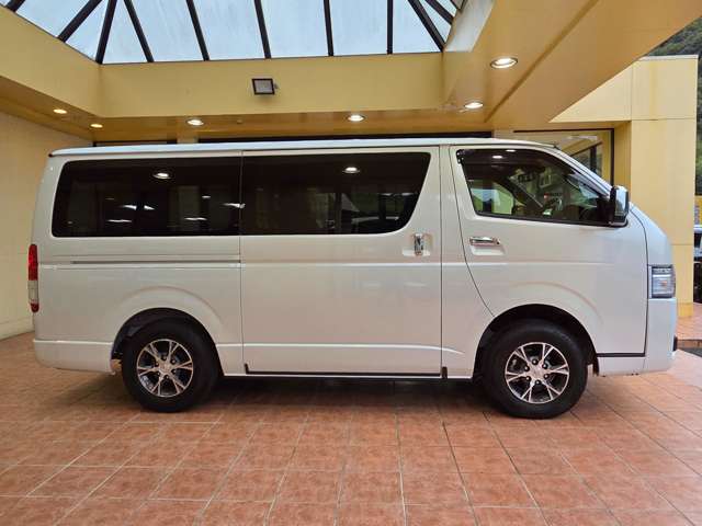 Toyota Hiace Van 5