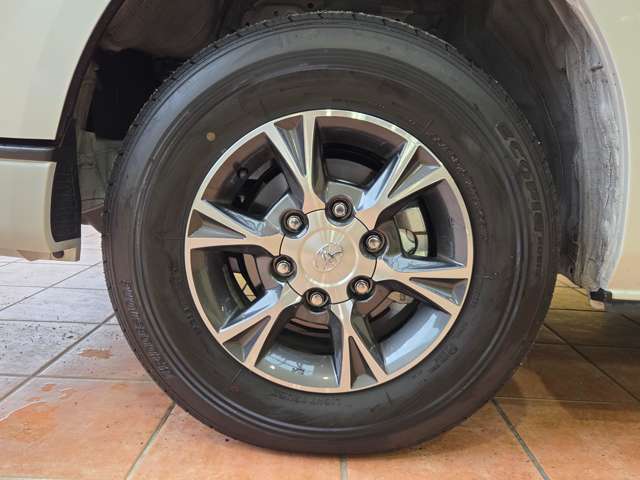 Toyota Hiace Van 10