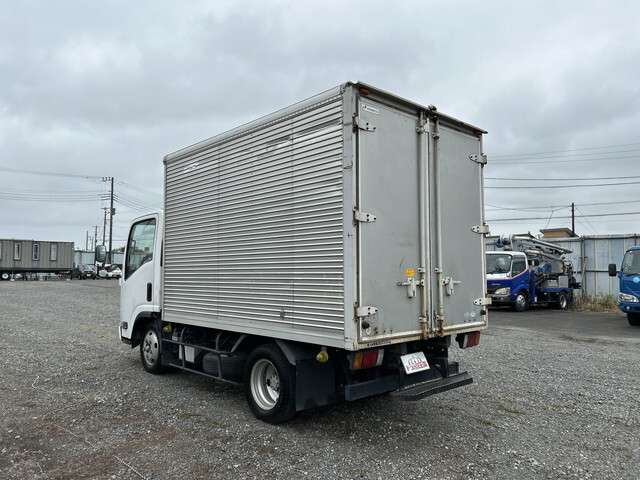 Isuzu Elf 2