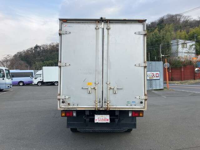 Isuzu Elf 8