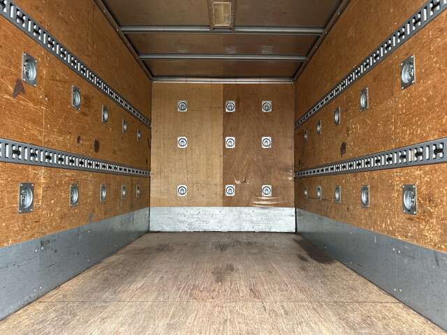 Isuzu Elf 10