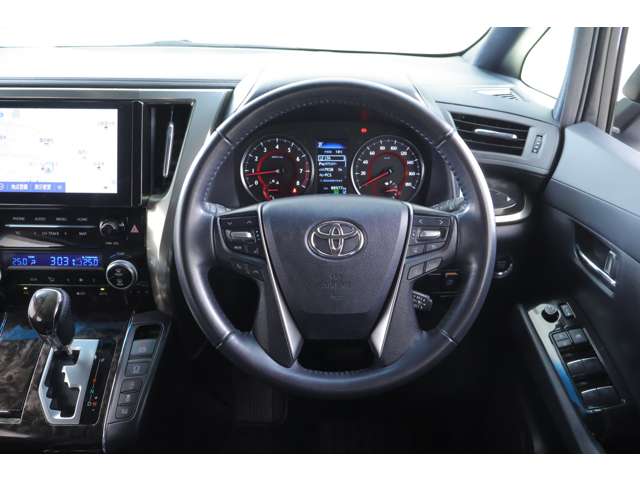Toyota Alphard 8