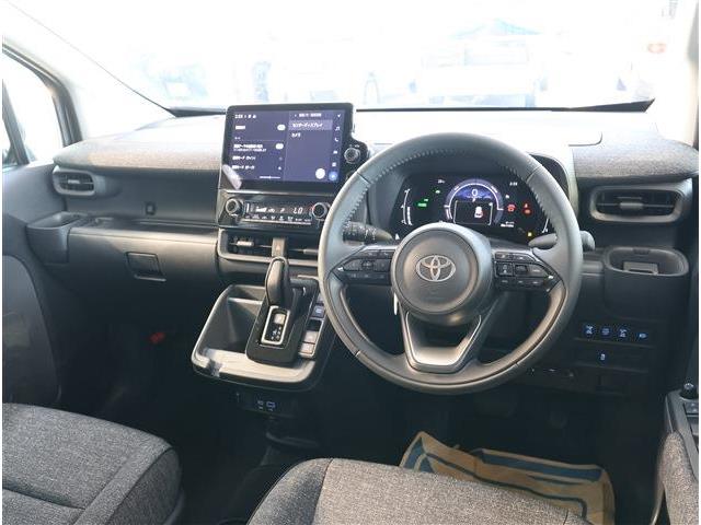 Toyota Sienta 3