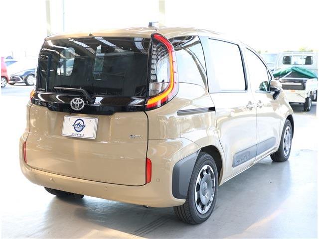 Toyota Sienta 8