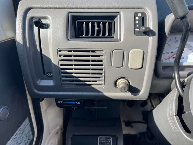 Daihatsu Midget II 8
