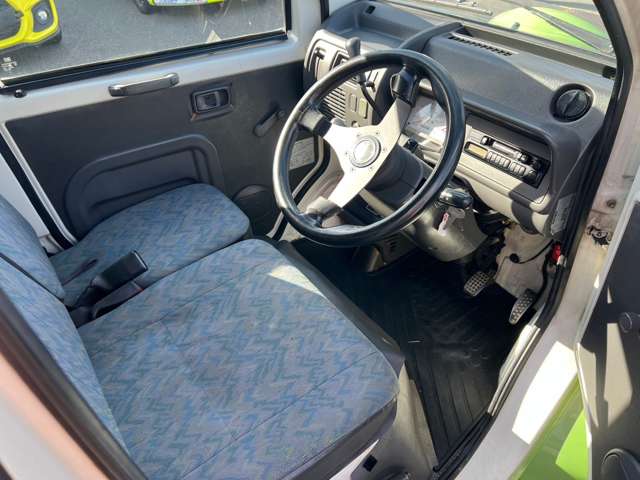 Daihatsu Midget II 9